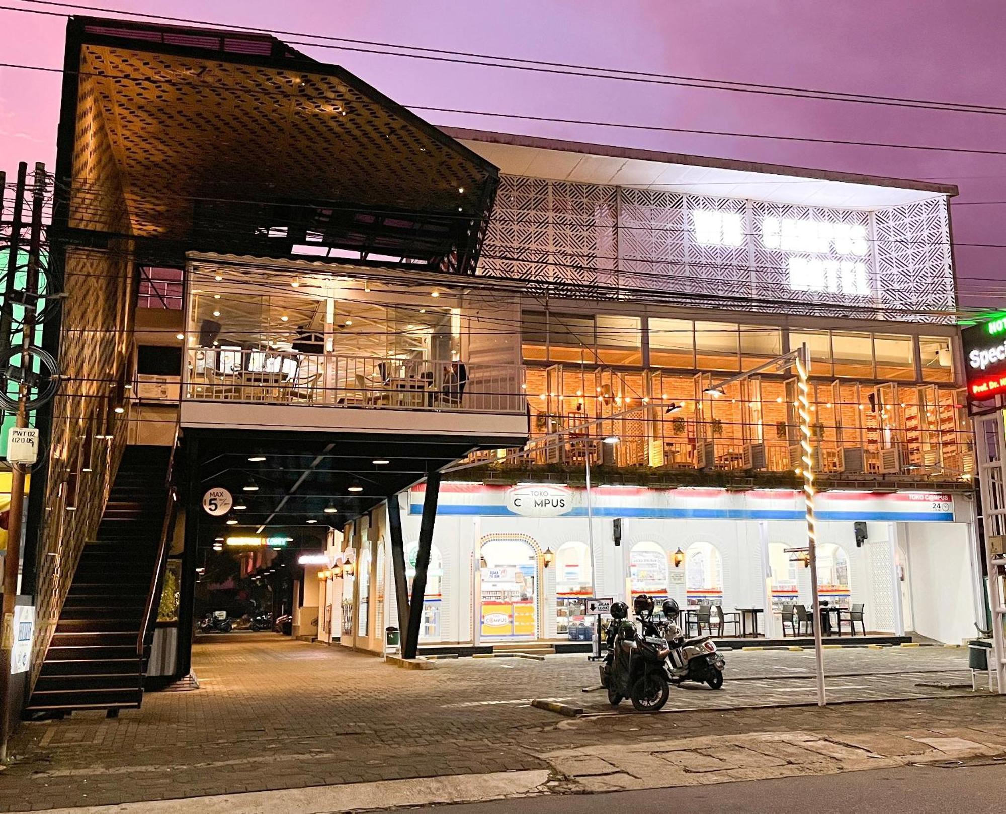 Hotel Wisata Niaga Campus Purwokerto Exterior photo
